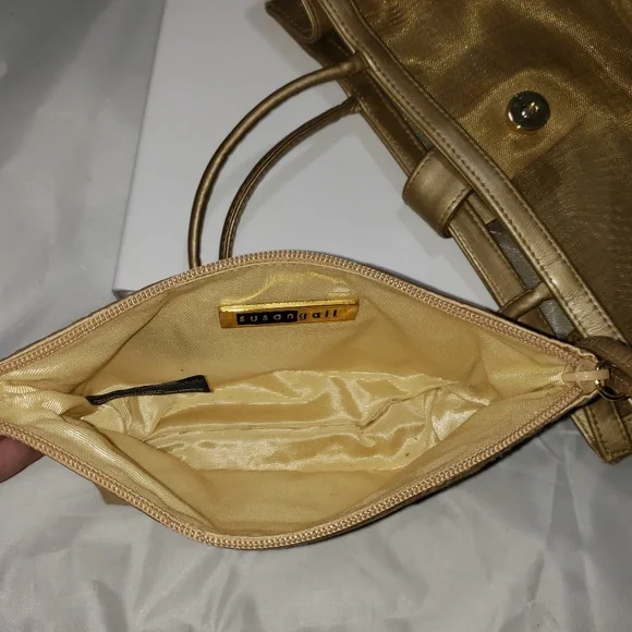 Susan gail gold mesh with detachable interior bag - Picture 7 of 7